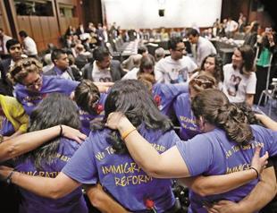 US immigration bill passes early Senate test