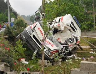 Ambulance escorting minister crashes, one emergency medic dies