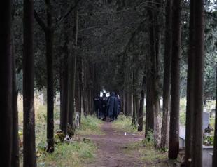 Tensions high as funerals held in Hatay