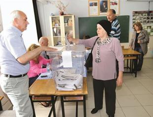 Bulgaria votes as rift deepens over Turks