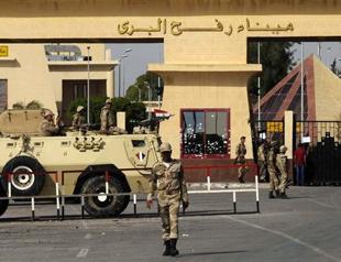 Police camp comes under heavy fire in Egypts Sinai