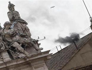 Black smoke over Vatican as morning fails to bring new pope