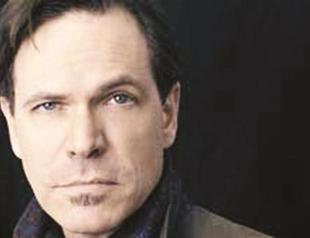 Kurt Elling at İş Sanat stage