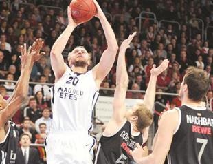 Efes seeking win over Brose for ticket to playoffs
