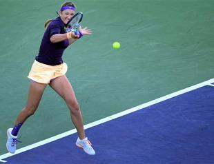 Azarenka, Sharapova advance to last eight