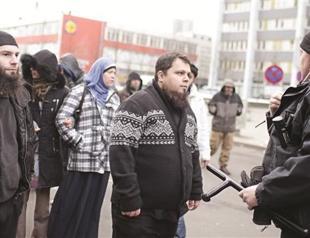 Netherlands, Germany alarmed over Islamist extremists