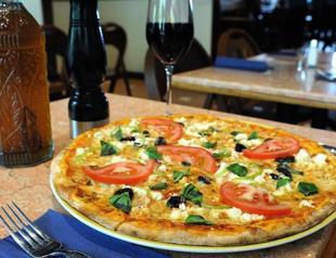 Russian man takes four hostage to demand pizza