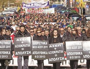 Greece, Spain race for euro joblessness