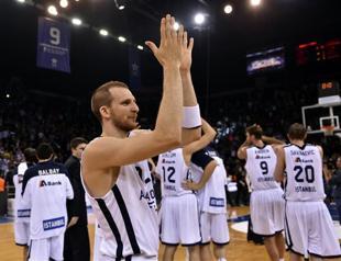 Anadolu Efes earns Euroleague playoff ticket after overtime victory
