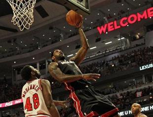 Miami on brink of eliminating Chicago