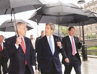 Kerry warns Syria to attend June meeting