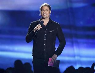 Brad Pitt hails heroic Angelina Jolie after mastectomy