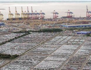 Germany ekes out growth, France slides into recession