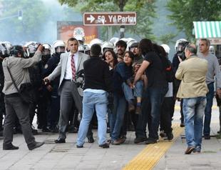Students protest Turkish Foreign Ministry