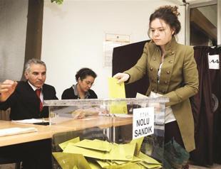 Main opposition wants ballot hurdle brought down to 3 percent