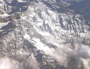 Climbers die on eve of Everest anniversary