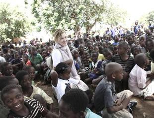 Madonna takes children to native home in Malawi