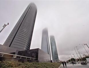 France drags on eurozone economy, Britain brighter