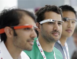 Software makers getting face time with Google glasses
