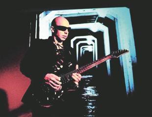 Joe Satriani takes the stage at KüçükÇiftlik Park