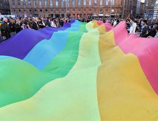 French president signs gay marriage into law