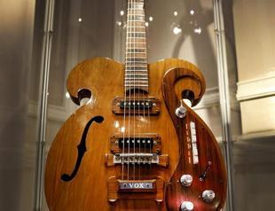 Beatles guitar auctioned to the tune of $408,000