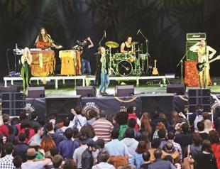 Two students produce electric from concert sound