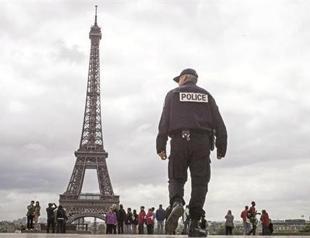Street crime threat for Paris tourism