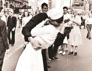 1931 Leica camera sold at an auction