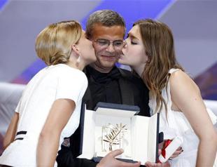 Daring lesbian love story wins Cannes top prize
