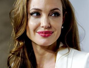 Angelina Jolies aunt dies of breast cancer: Report