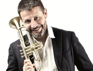 Uraz Kıvaner at Salon