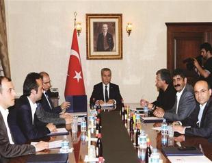 Occupy Taksim talks start before Turkish PM Erdoğan returns