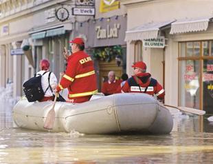 Germans, Czechs on alert as floods spread