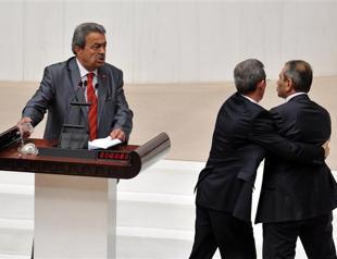 Profanity at Parliament goes unpunished by ruling AKP
