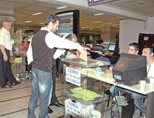 Main opposition offers to merge two polls