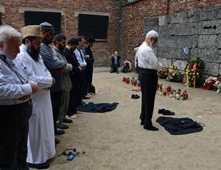 Muslim religious leaders deliver emotional prayer at Auschwitz for Holocaust dead