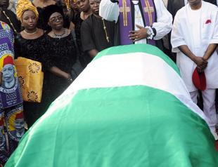 Nigeria falls apart as it mourns the father of African litterature, Chinua Achebe