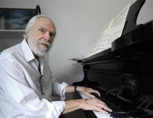 French singer Georges Moustaki dies at 79