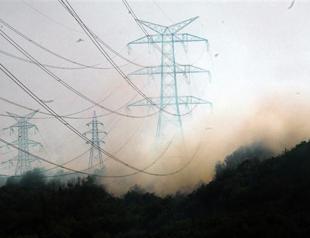 Strong winds disrupt sea traffic on Bosphorus, cause fire