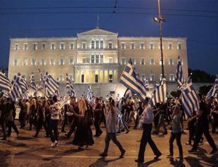 Hundreds of neo-Nazis march through Athens to commemorate fall of Constantinople
