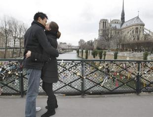 French kiss finally enters French dictionary
