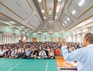 Buddhist monastery opens doors to Muslims in Myanmar