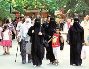 Arab tourists in Yalova Indians in Cappadocia