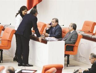 BDP MPs posing questions to Interior Minister Güler