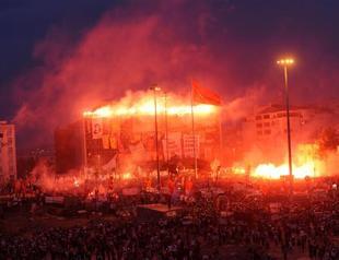 Team work of united ultras set Taksim ‘on fire’