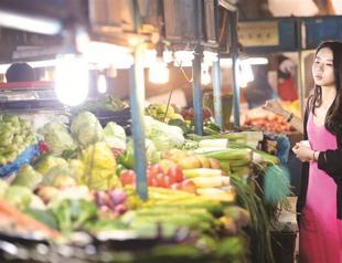 China inflation, lending falls point to economic weakness