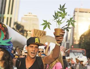 Brazilians march for ‘legalizing marijuana’