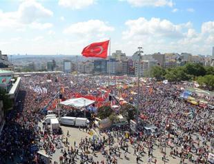 Massive rally illuminates Taksim as protests continue in Turkey