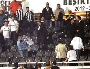 Beşitaş fans beaten with sticks during Orduspor win